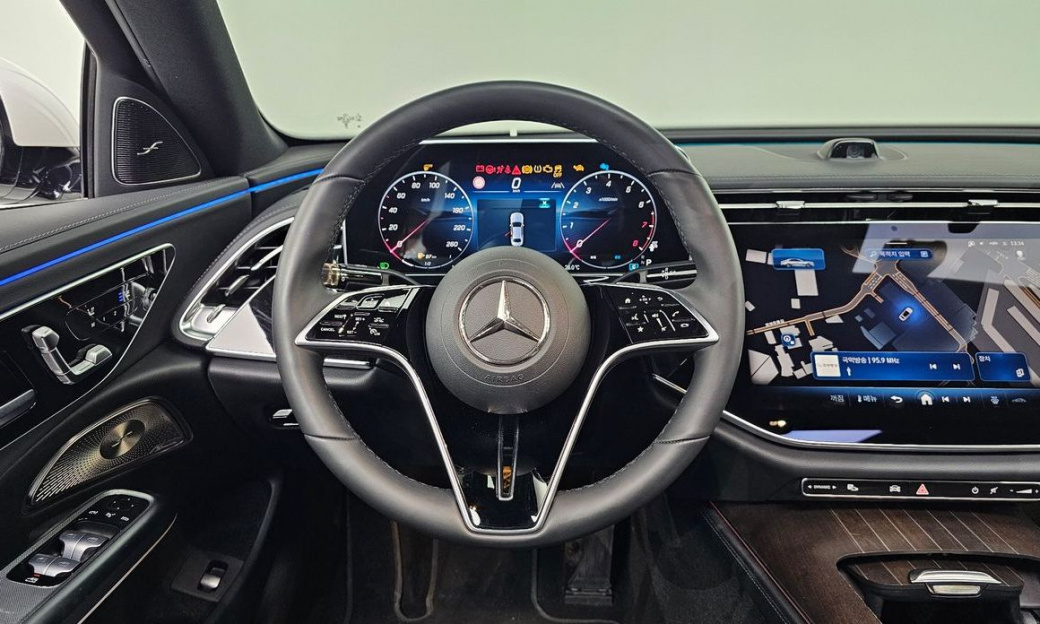 Mercedes-Benz E-Class E300 4MATIC Exclusive, 2024