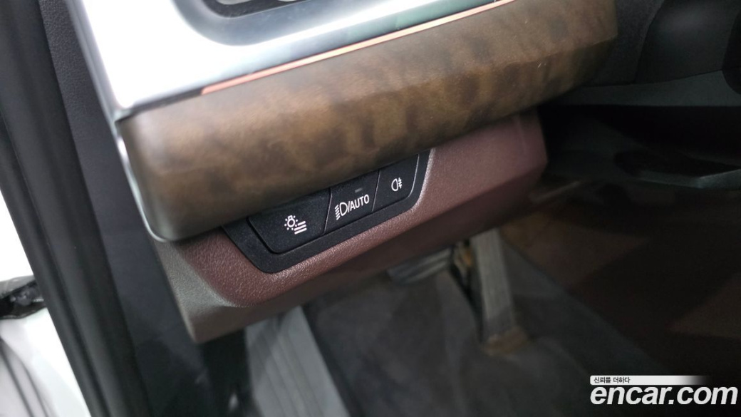 BMW 2-Series 220i Luxury, 2024