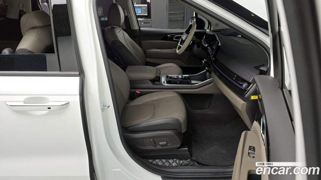 Kia Carnival 9-Seater Gravity, 2025