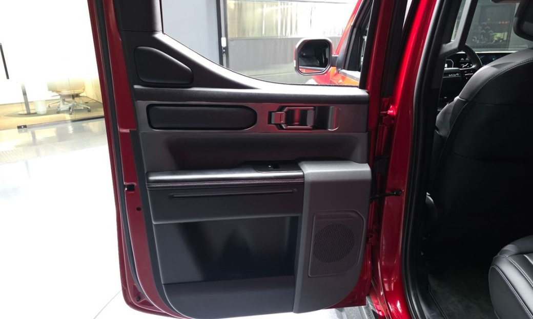 Kia Tasman 2.5T Gasoline 2WD, 2026