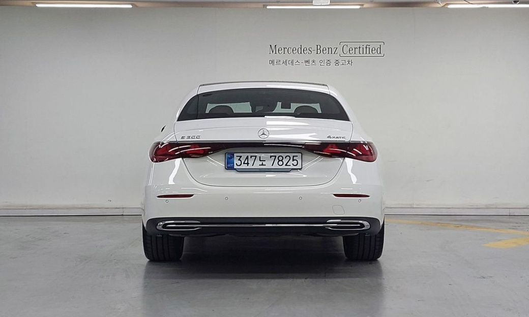 Mercedes-Benz E-Class E300 4MATIC Exclusive, 2026