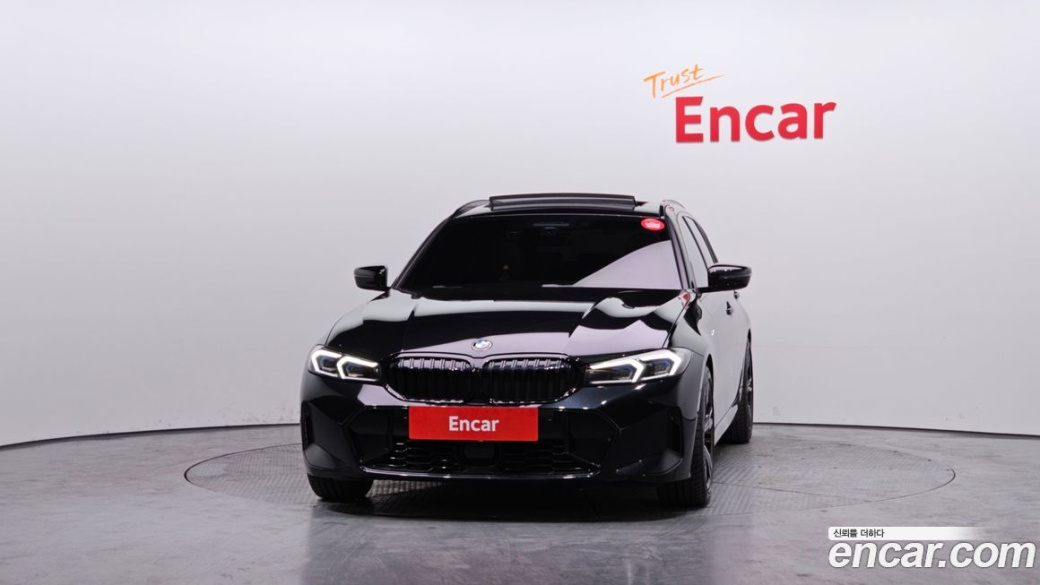 BMW 3-Series 320i Touring M Sports, 2024
