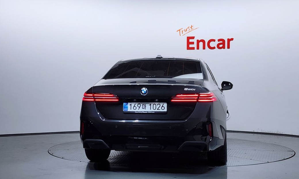 BMW 5-Series 520i M Sport, 2025