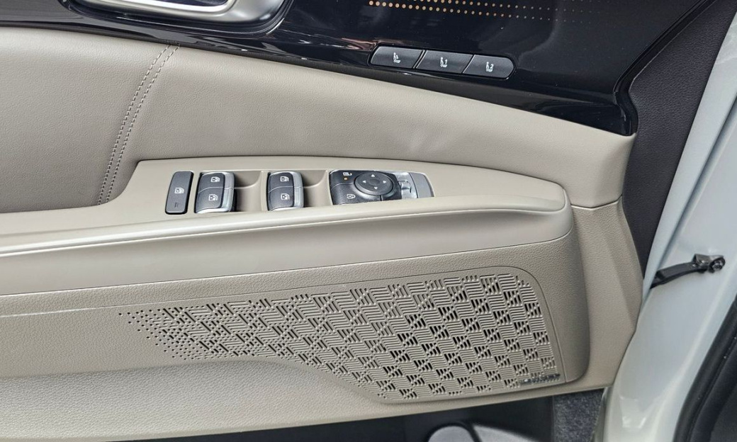 Kia Carnival 7-Seater Signature, 2025