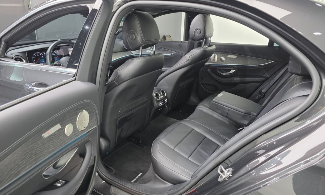 Mercedes-Benz E-Class E350 4MATIC AMG Line, 2022