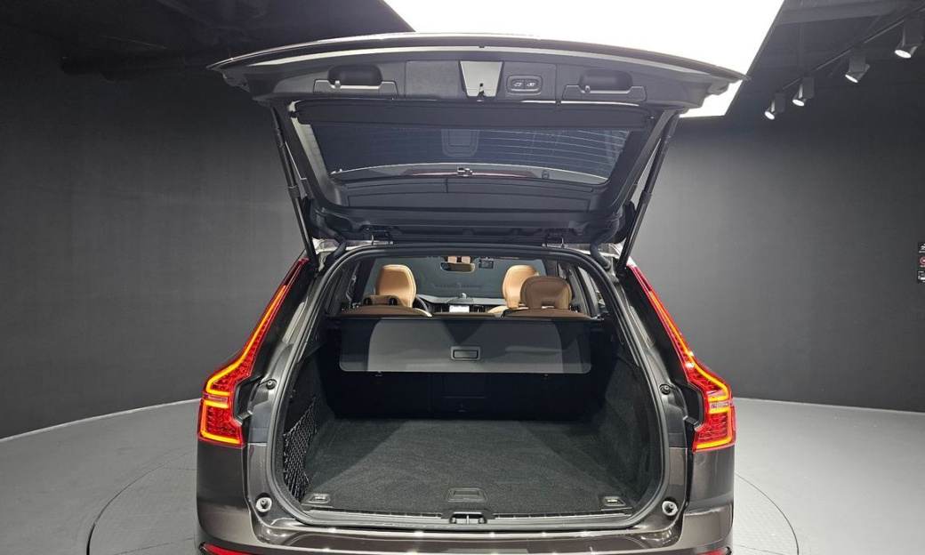 Volvo XC60 B6 Ultimate Bright, 2024
