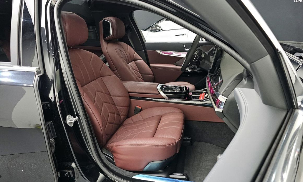 BMW 7-Series 740i xDrive M Sport, 2025