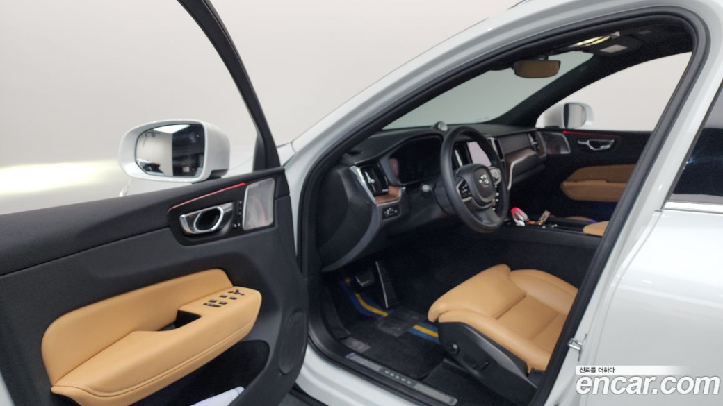 Volvo XC60 B5 Inscription, 2022