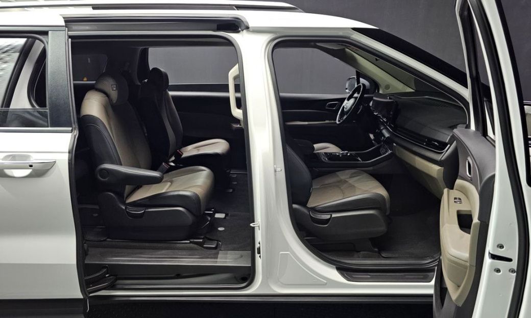Kia Carnival 9-Seater Prestige, 2025