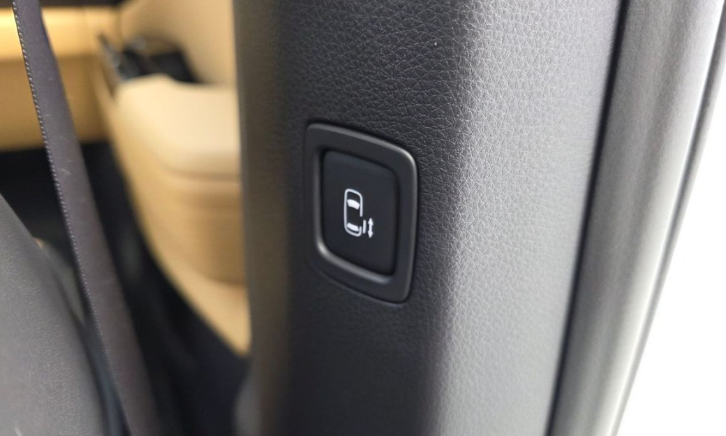 Kia Carnival 9-Seater Signature, 2023