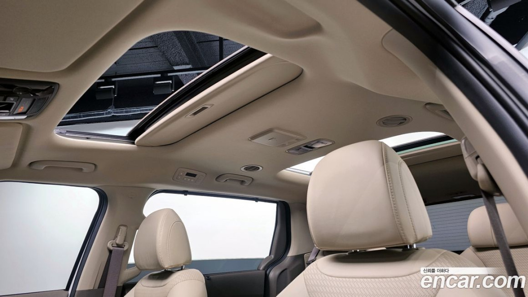 Kia Carnival 7-Seater Signature, 2023