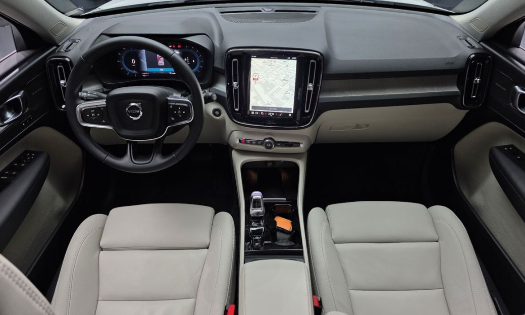 Volvo XC40 B4 Ultra Bright, 2025