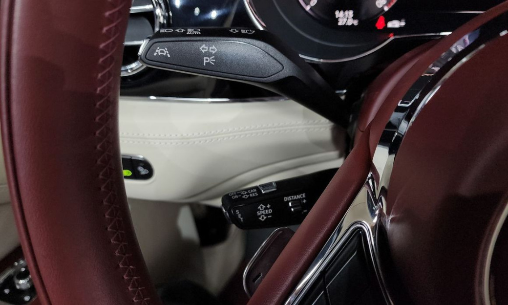 Bentley Bentayga 4.0 V8 Base, 2024