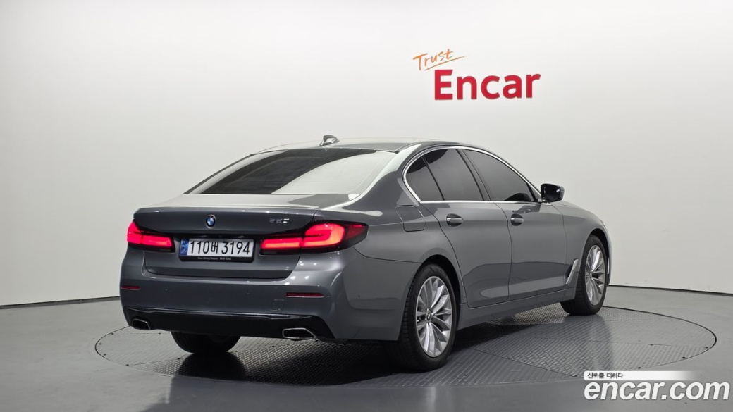 BMW 5-Series 520i Luxury, 2023