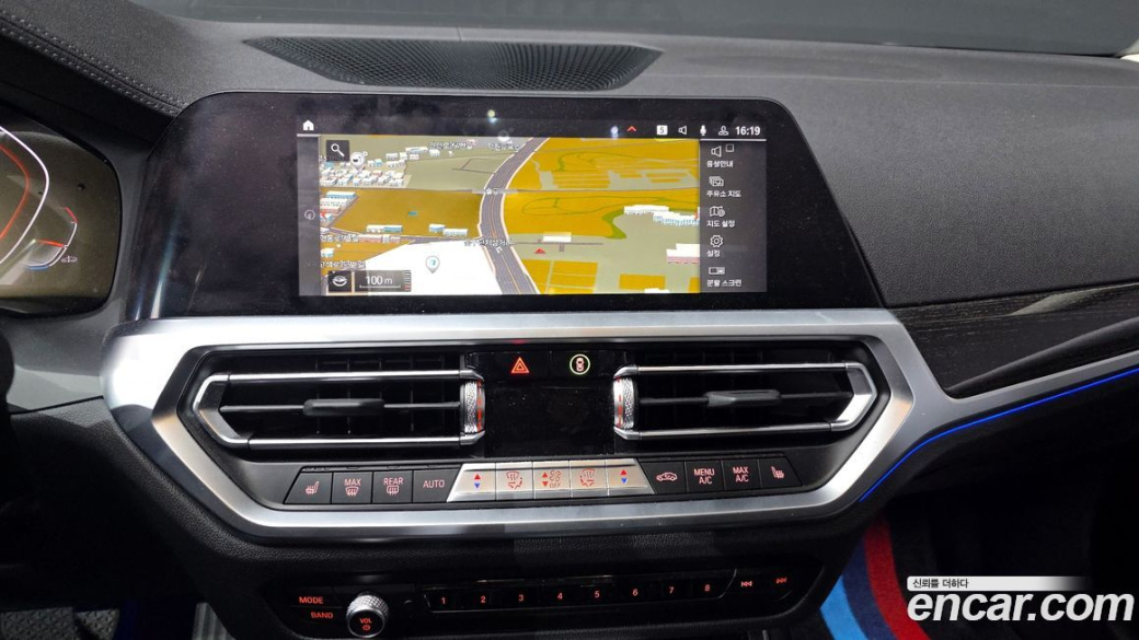BMW 3-Series 320i Luxury, 2022