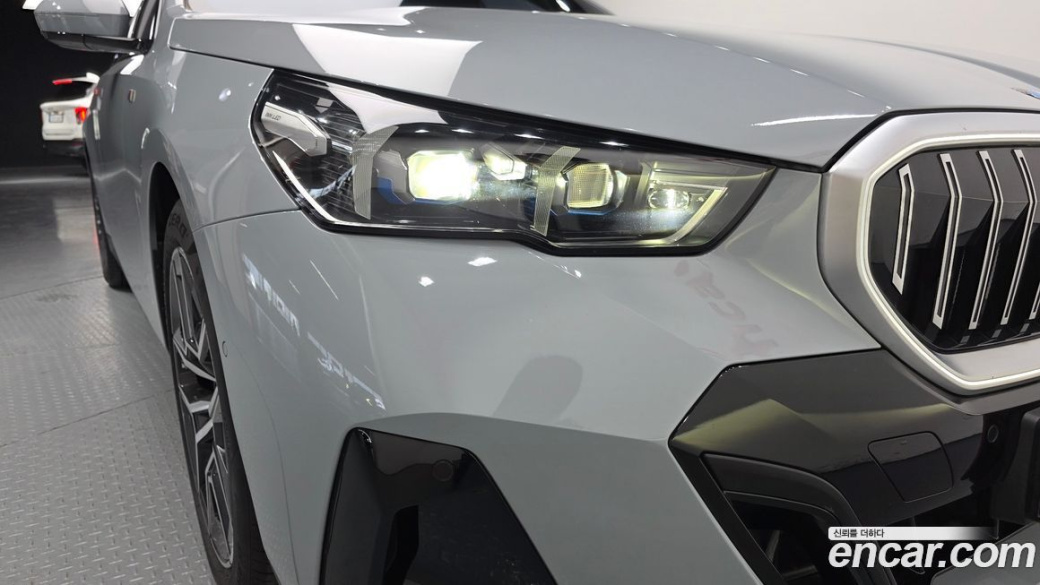 BMW 5-Series 520i M Sport, 2025