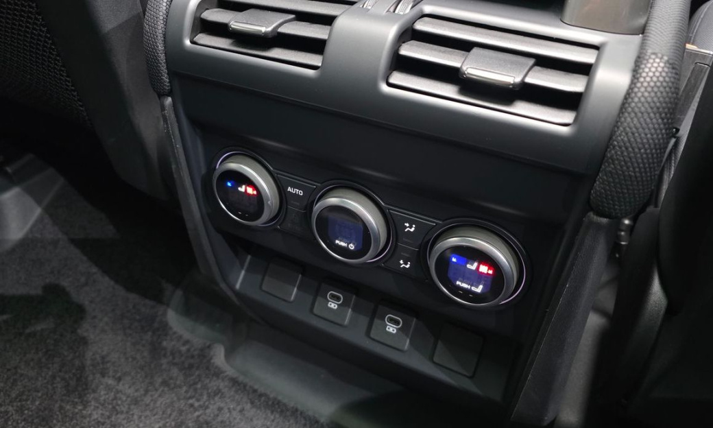 Land Rover Defender 130 P400 Outbound, 2024