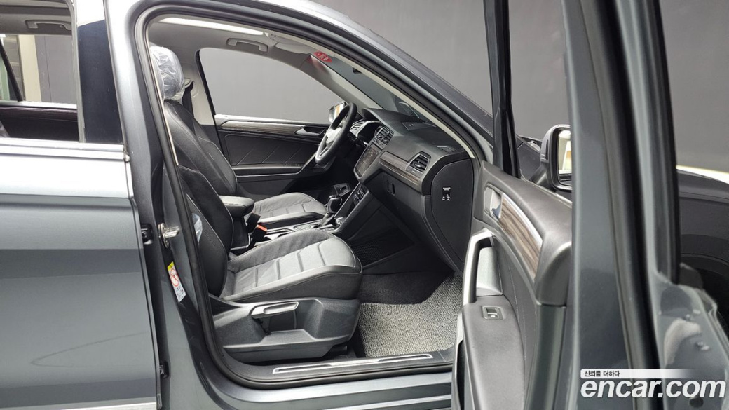 Volkswagen Tiguan 2.0 TSI Prestige, 2024