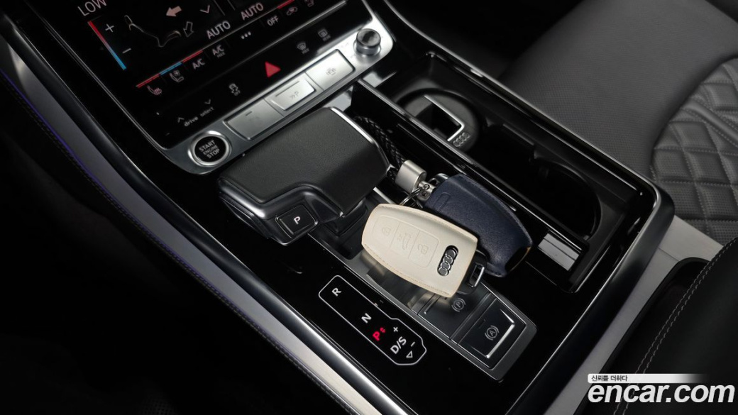 Audi Q8 55 TFSI Quattro Premium, 2023