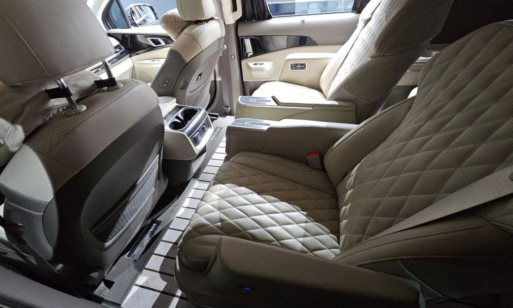 Kia Carnival 9-Seater Hi Limousine (Special Vehicle), 2024