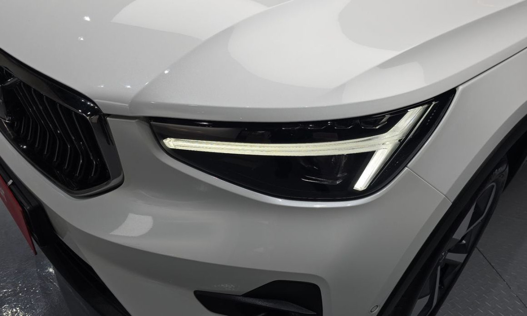 Volvo XC40 B4 Ultra Bright, 2025