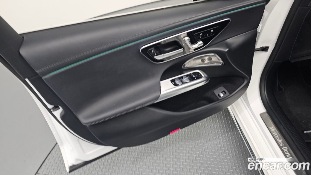 Mercedes-Benz E-Class E300 4MATIC AMG Line, 2024