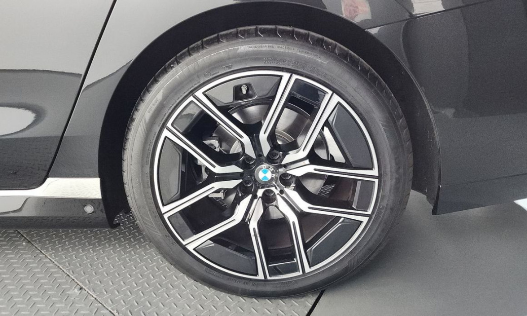 BMW 7-Series 740i xDrive M Sport, 2025
