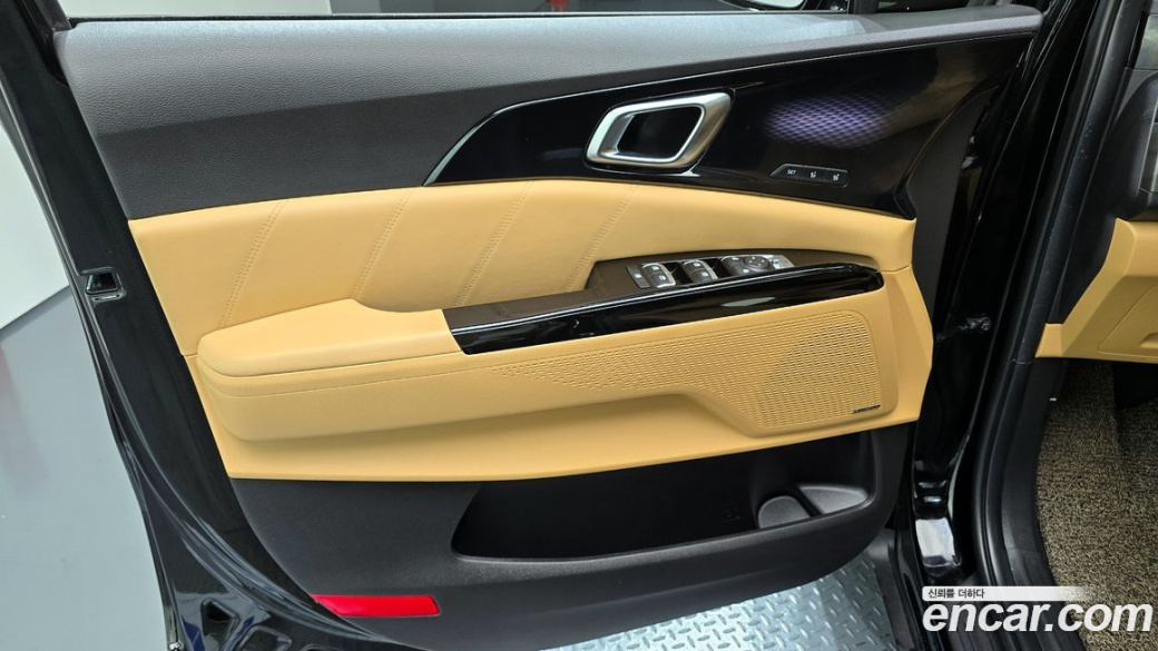 Kia Carnival 9-Seater Signature, 2023