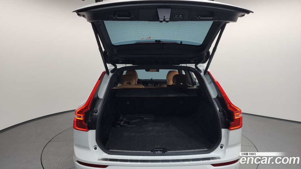 Volvo XC60 B5 Ultra Bright, 2025