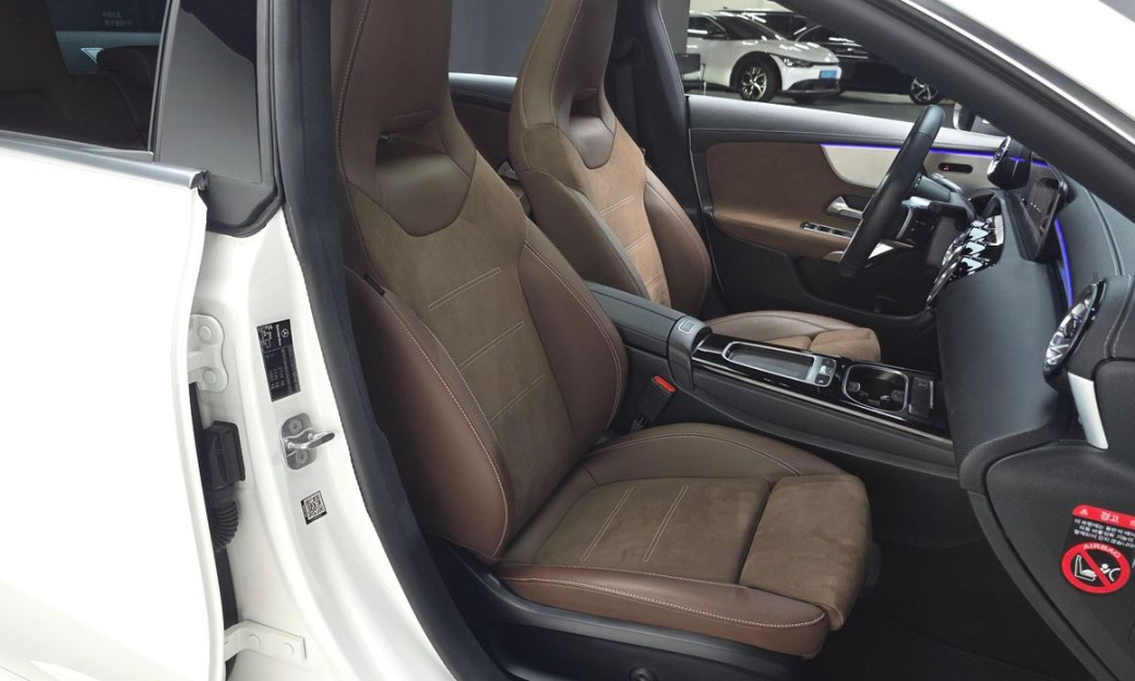 Mercedes-Benz CLA-Class CLA250 4MATIC, 2025