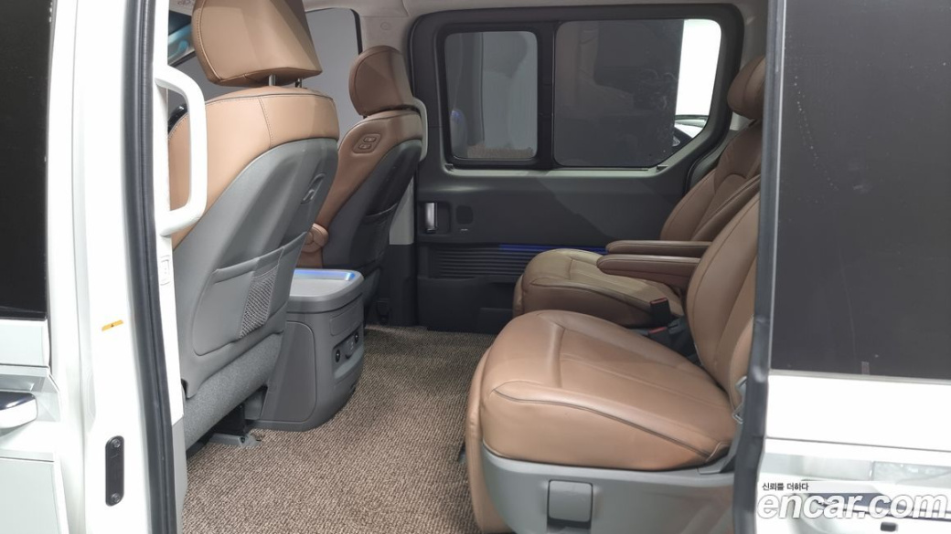Hyundai Staria 4WD Lounge 7-Seater, 2023
