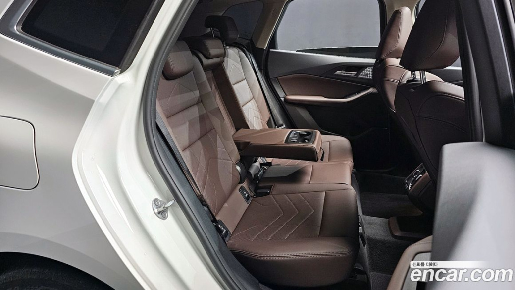 BMW 2-Series 220i Luxury, 2024