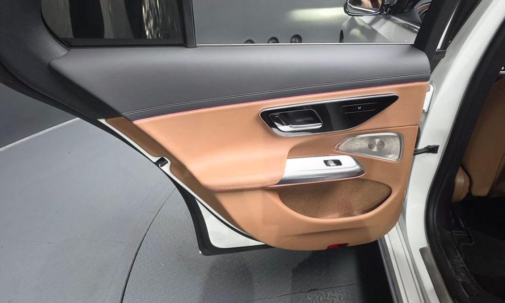 Mercedes-Benz E-Class E300 4MATIC Exclusive, 2024