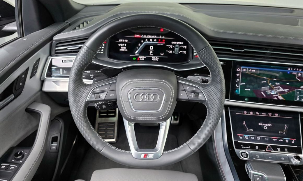Audi Q8 55 TFSI Quattro Premium, 2023