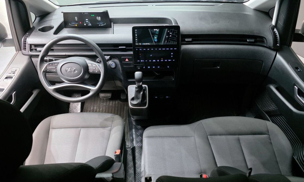 Hyundai Staria 4WD Tourer 11-Seater, 2022