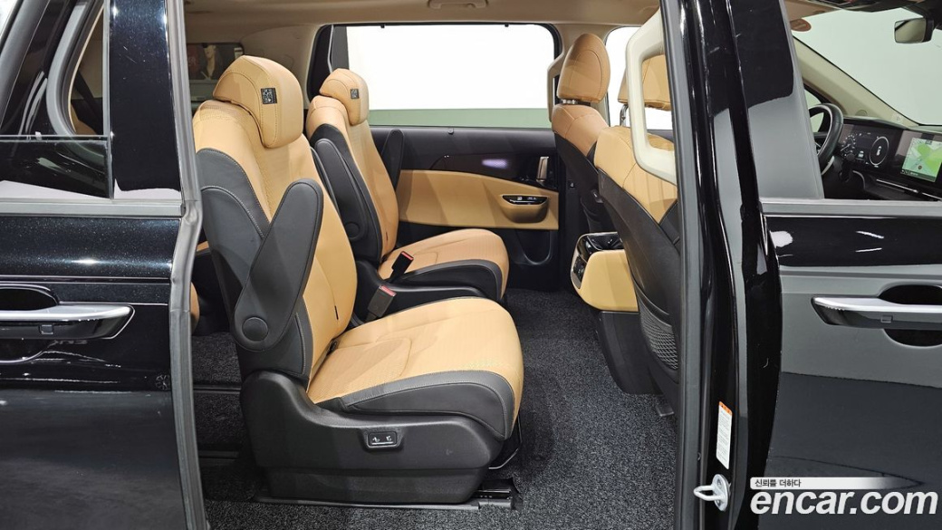 Kia Carnival 9-Seater Signature, 2023