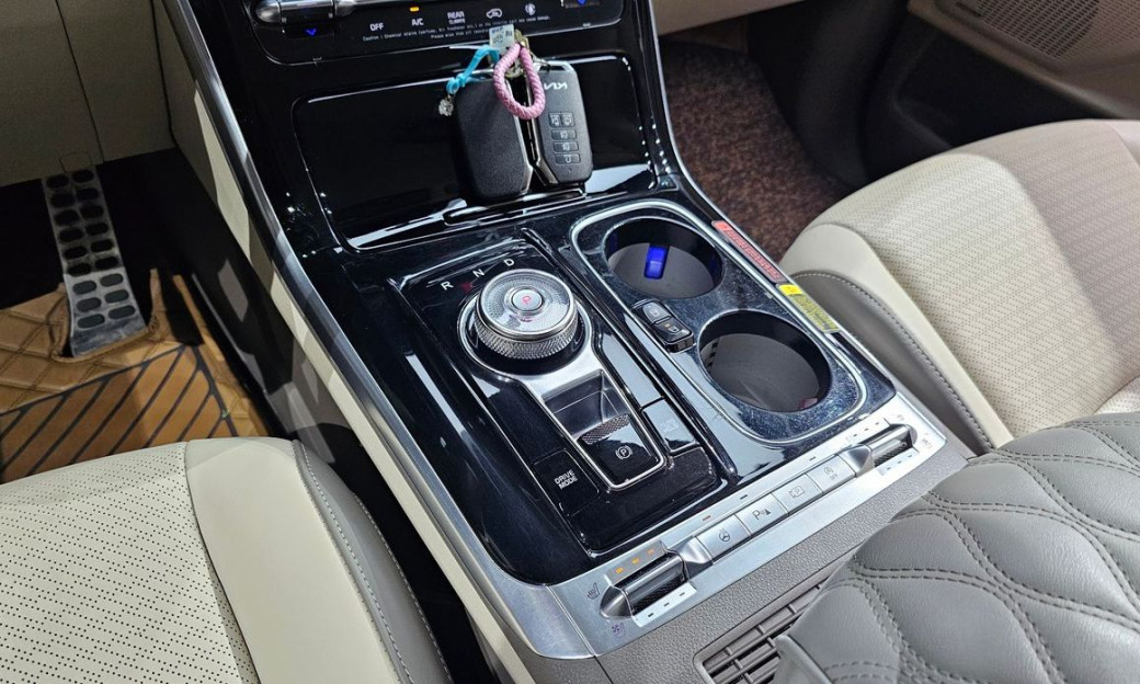 Kia Carnival 9-Seater Hi-Limousine, 2022