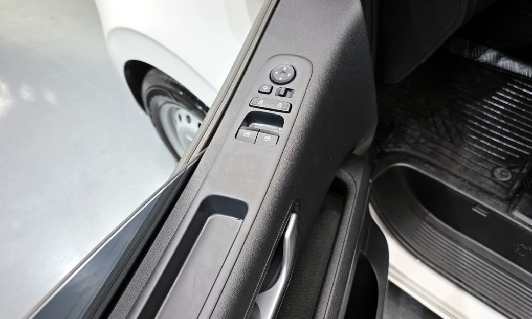 Hyundai Staria 4WD Tourer 11-Seater, 2022