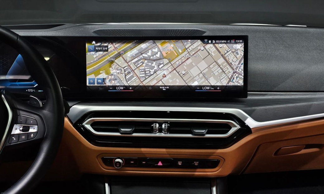 BMW 3-Series 320i, 2023