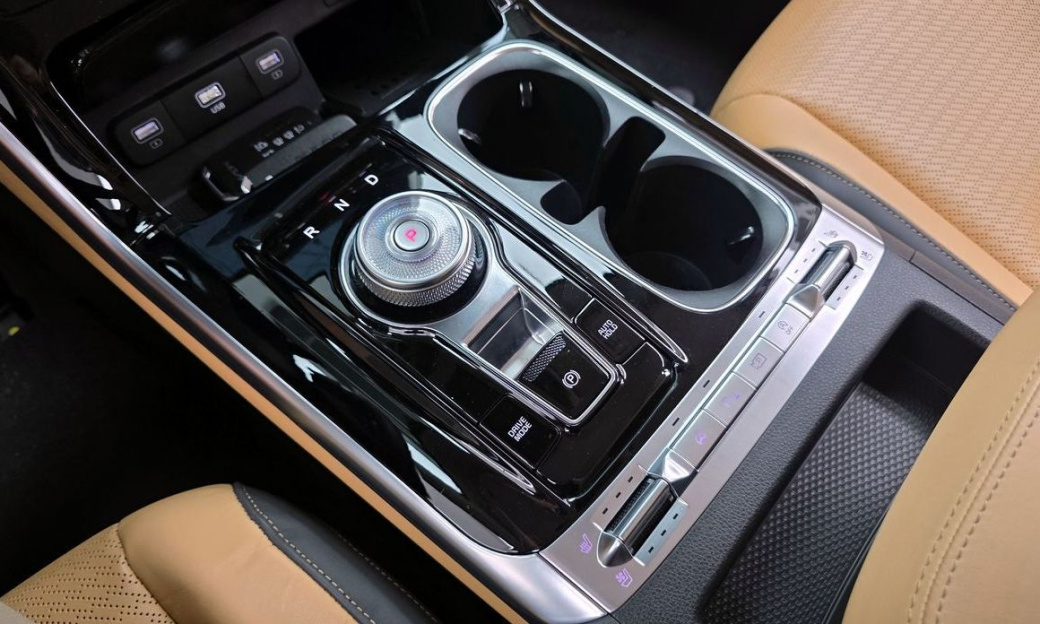 Kia Carnival 7-Seater Signature, 2023