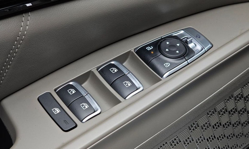Kia Carnival 9-Seater Signature, 2025