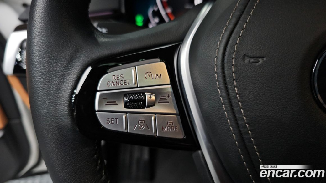 BMW 5-Series 520i Luxury, 2023