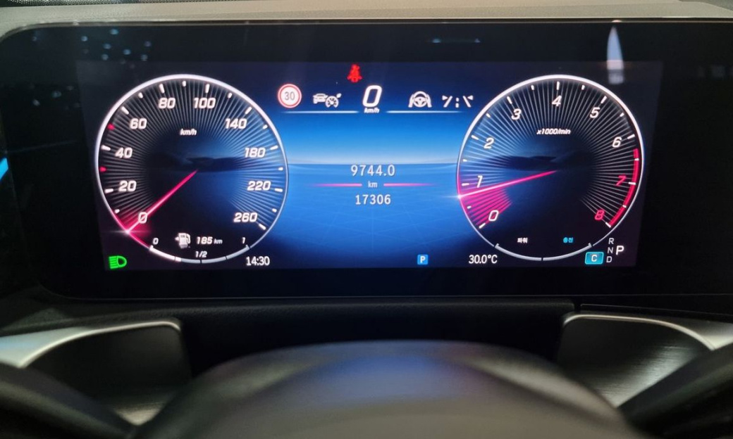 Mercedes-Benz GLB-Class GLB250 4MATIC, 2025