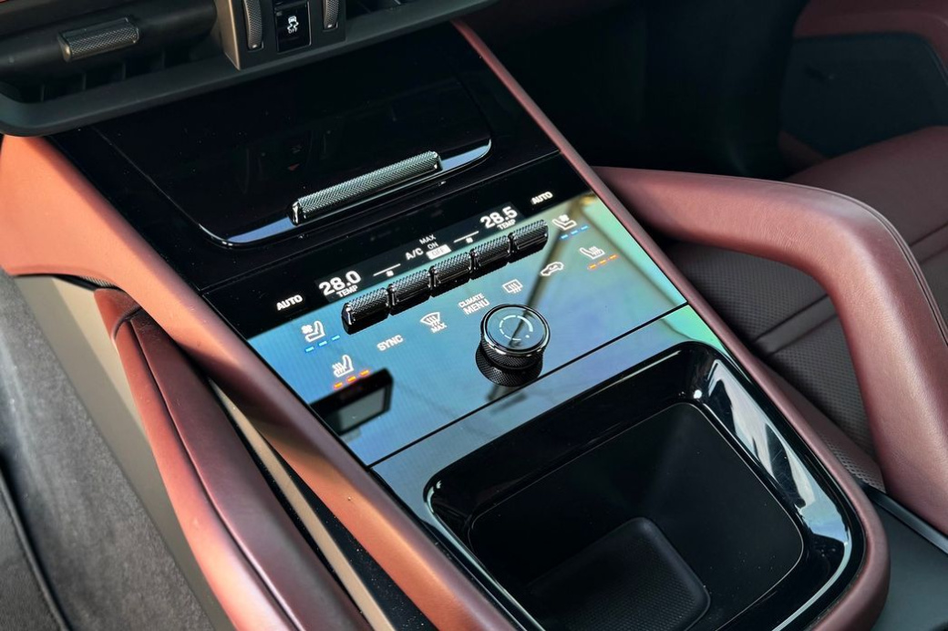 Porsche Cayenne 3.0, 2024