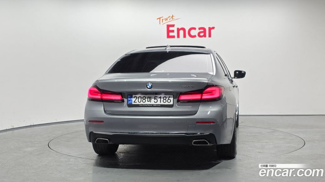 BMW 5-Series 520i Luxury, 2023