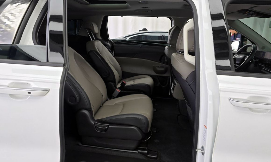 Kia Carnival 9-Seater Noblesse, 2025