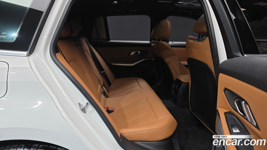 BMW 3-Series 320i Touring, 2024