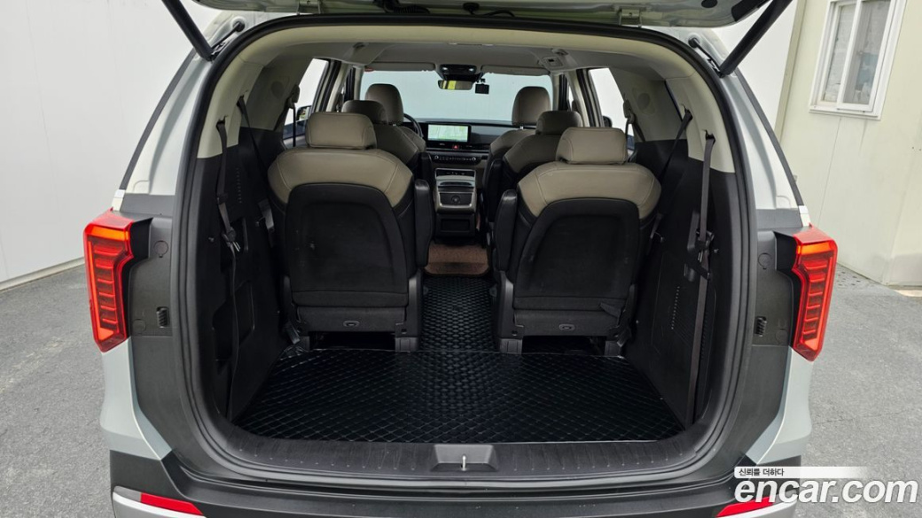 Kia Carnival 9-Seater Prestige, 2025