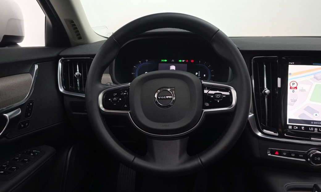 Volvo V90 B5 Plus AWD, 2025