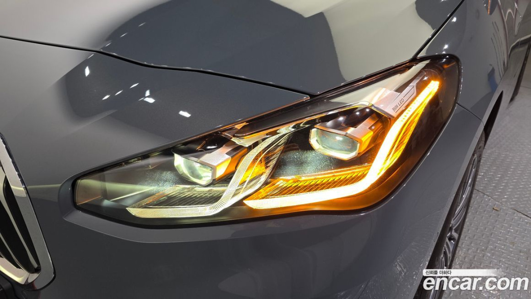 BMW 2-Series 220i Luxury, 2025